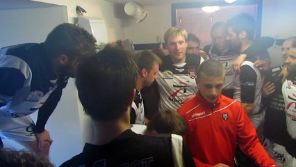 ÉLITE - D1 : Dans les (p'tits) vestiaires d'Aspre Maronne (Fontanges) (avec un peu de buée), après la victoire 2 - 3 le 30/10/2016 :