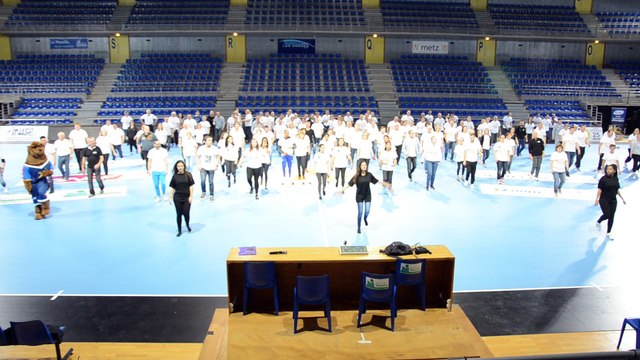 Flash-mob improvisé des bénévoles du Mondial 2017