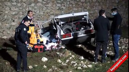 Kastamonu'da iki otomobil peş peşe dereye uçtu