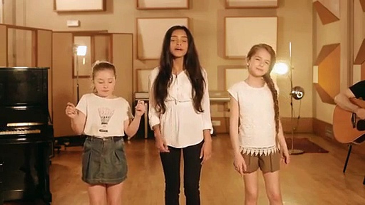 Kids United - J'ai Demandé A La Lune (Acoustique - Officiel)