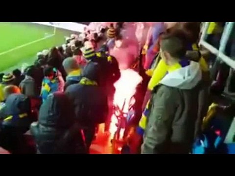 loucura entre adeptos do Arka Gdynia e Lechia Gdansk