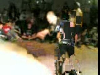 break dance a Orleans (Lilou en mode Humann Code)