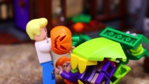Scooby Doo Lego Mystery Mansion Finds Robin and Batman Legos with Shaggy Freddy Daphne and Velma-EP2