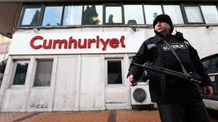 Son Dakika! Cumhuriyet Gazetesine Operasyon! Genel Yayın Yönetmeni Gözaltında