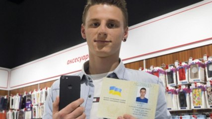 Bedava iPhone 7 İçin Adını "iPhone Yedi" Yaptı!