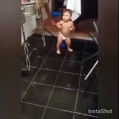 Танцор в памперсе покорил Интернет!