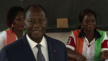 Référendum en Côte d'Ivoire: le président Ouattara a voté