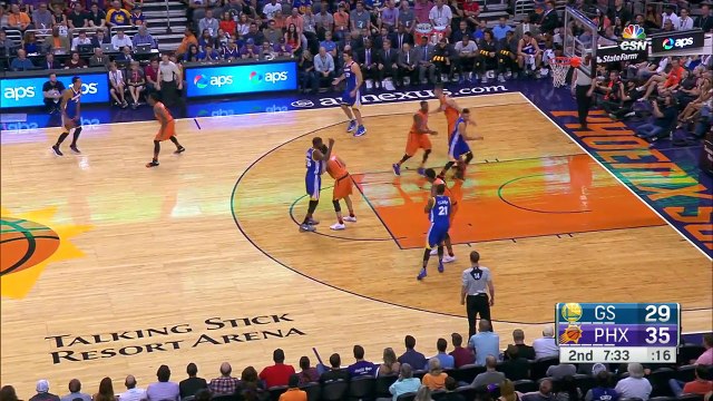 Kevin Durant perd une chaussure mais marque quand même