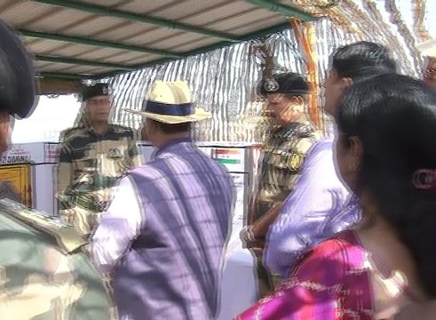 Banaskantha Nadabet Gujarat CM Rupani, minister Shanker Chaudhary meets BSF soldiers