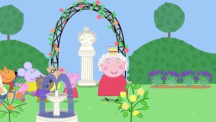 Peppa Pig - Jumping in muddy puddles with the Queen (clip)