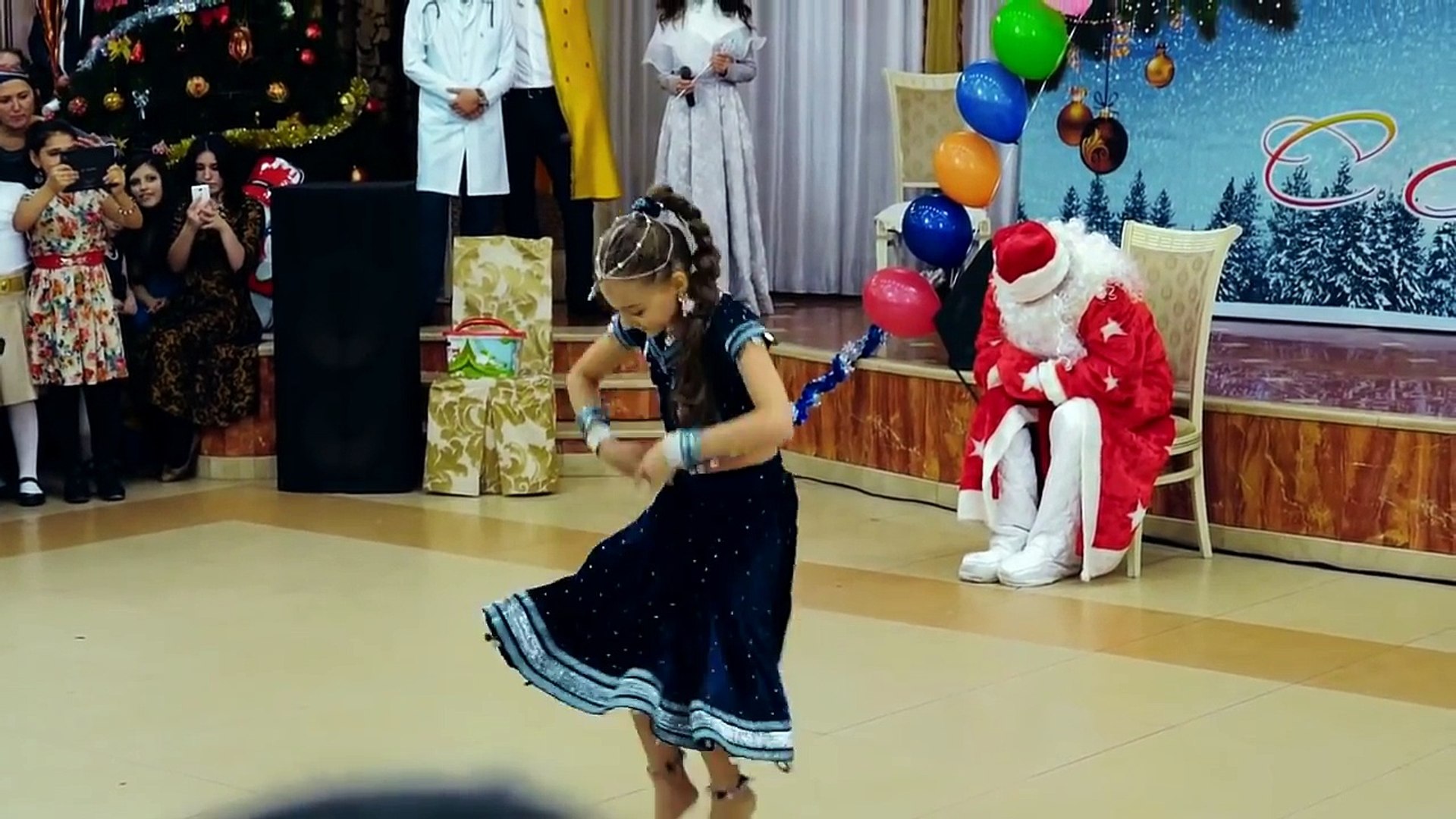 ⁣Little Russian Girl dancing on Indian song ! Aaja Nachle !