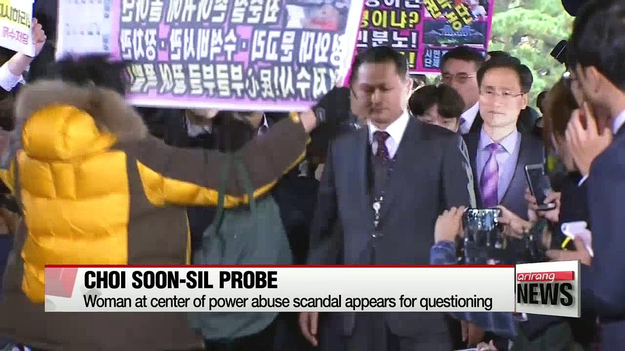 Choi Soon-sil appears at prosecutors' office for questioning