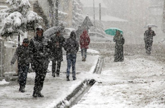 Meteoroloji'den Kar ve 2 Bölge İçin Çok Kuvvetli Yağış Uyarısı