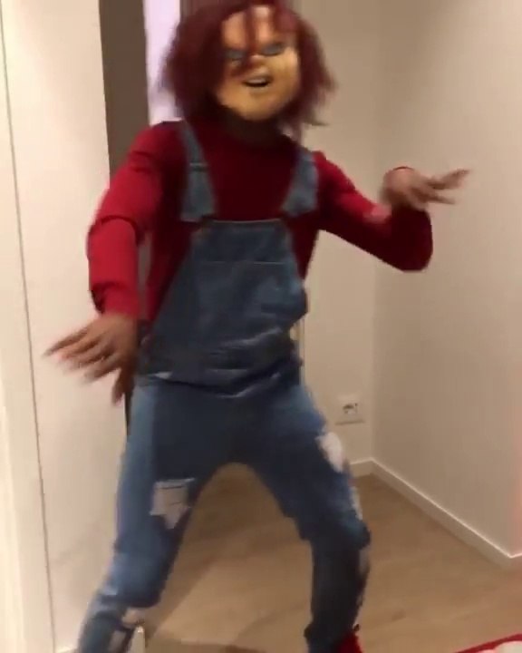 Patrice Evra danse déguisé en Chucky pour Halloween