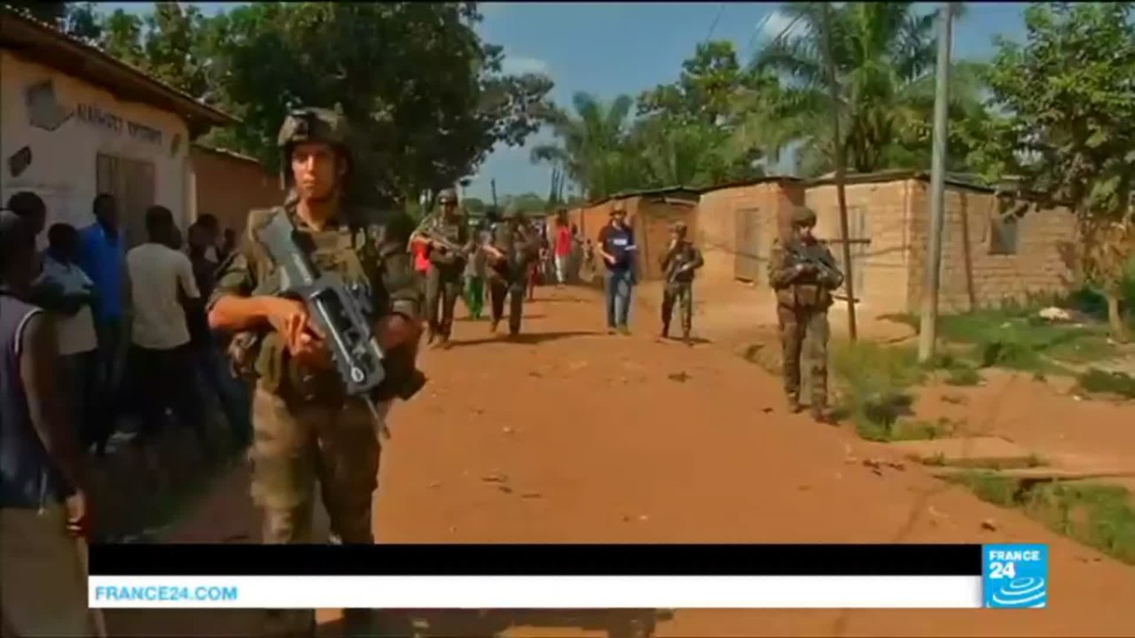 Centrafrique : Le Drian à Bangui pour mettre fin à l'opération Sangaris dans un climat de tension