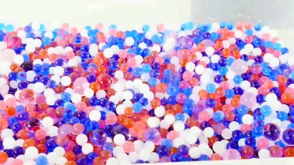 Çizgi film - Robocar ekibi orbeez havuzunda yüzüyor