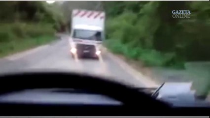 Caminhão é flagrado seguindo de ré por rodovia de Santa Maria de Jetibá