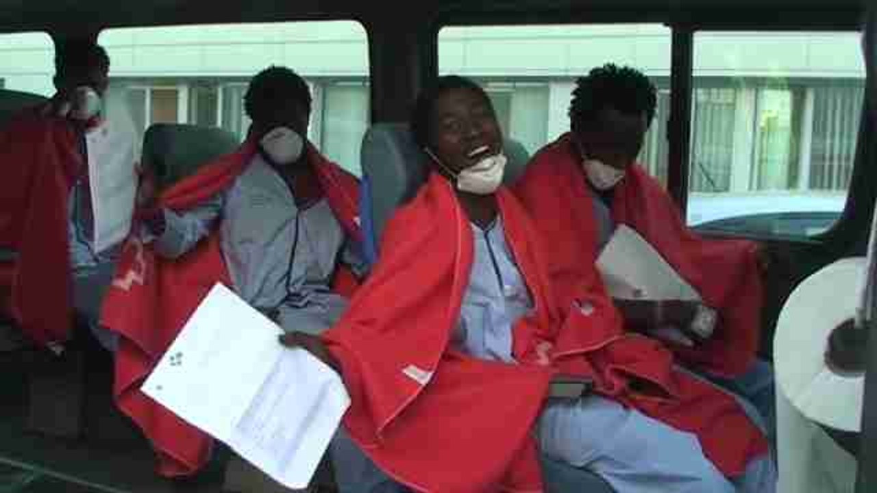Unos 200 inmigrantes acceden a Ceuta tras un salto masivo de la valla