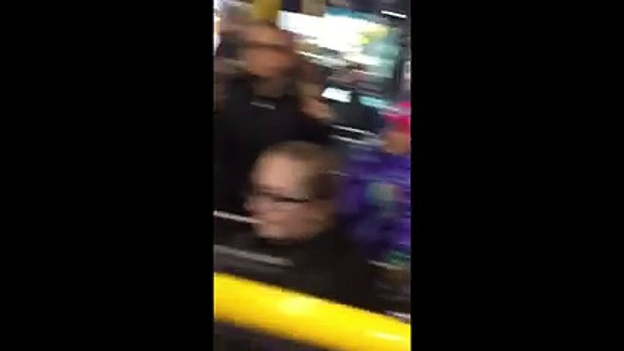 Un homme explose la tête d'un pédophile