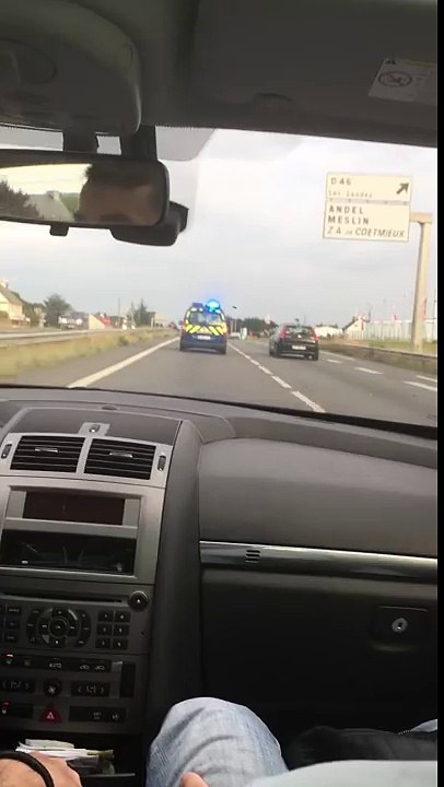 Course poursuite entre un chauffard et des gendarmes en Bretagne !