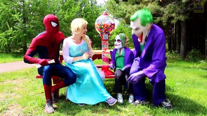 Frozen Elsa vs Batman! w/ Spiderman & Pink Spidergirl vs Maleficent, Cinderella & Candy Gum :)