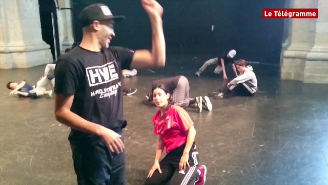 Quimper. Les danseurs de break aux côtés de Mohamed Belarbi