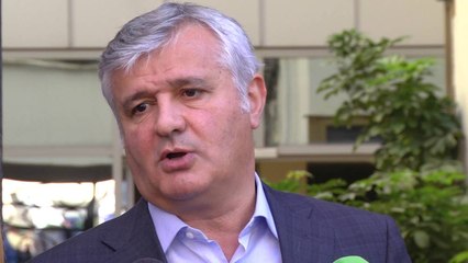 Report TV - Flet avokati i ministrit Gjiknuri, Maks Haxhia