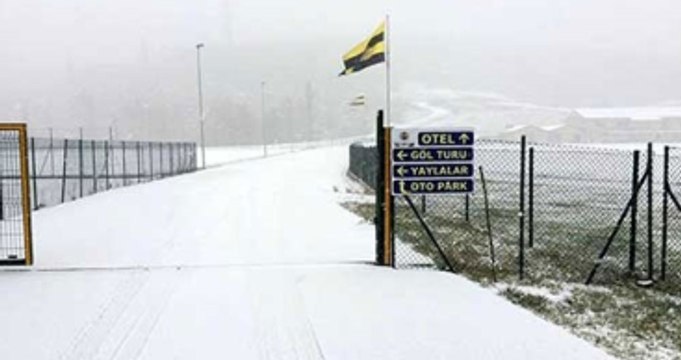 Fenerbahçe'nin Düzce'deki Topuk Yaylası Tesisleri Beyaza Büründü