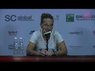 Tải video: Tensitja Kuznjecova preu flokët në mes të lojës