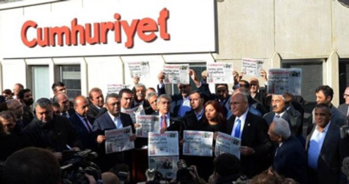 Cumhuriyet'e Operasyon! Kurtulmuş: Operasyon Cumhuriyet'in Yazar Kadrosuna Değil