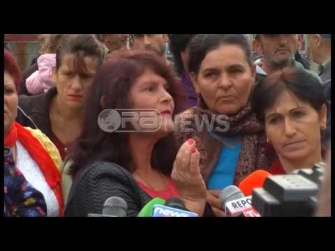 Ora News - Landfilli në Plyk, banorët bllokojnë rrugën Fier-Ballsh: Të anulohet