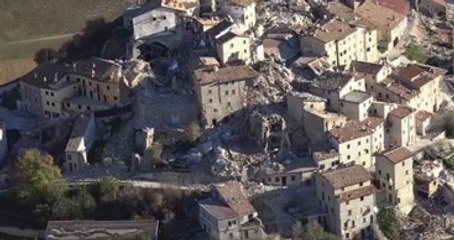 İtalya'da Deprem Bölgesinde Zemin 70 Santimetreye Kadar Çöktü!