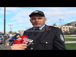 Report TV - Sheshi i Lezhës kthehet sërish në parking makinash