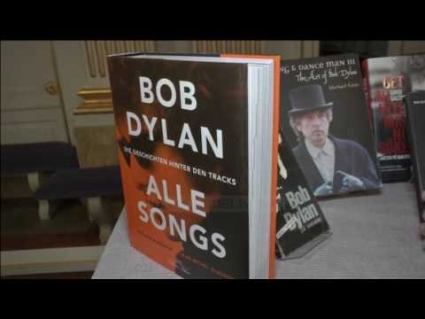Bob Dylan thyen heshtjen...- Top Channel Albania - News - Lajme