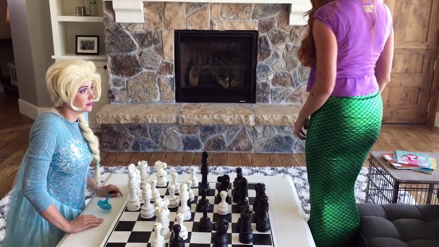 FROZEN ELSA DOCTOR SAVES ARIEL MERMAID VS EVIL MALEFICENT CANDY POTION PRANK WITH SPIDERMAN IN 4K