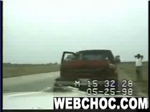 flic écrasé par une voiture