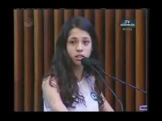 Ana Julia Ribeiro, estudante secundarista em discurso no último dia 26/10 na ALEP