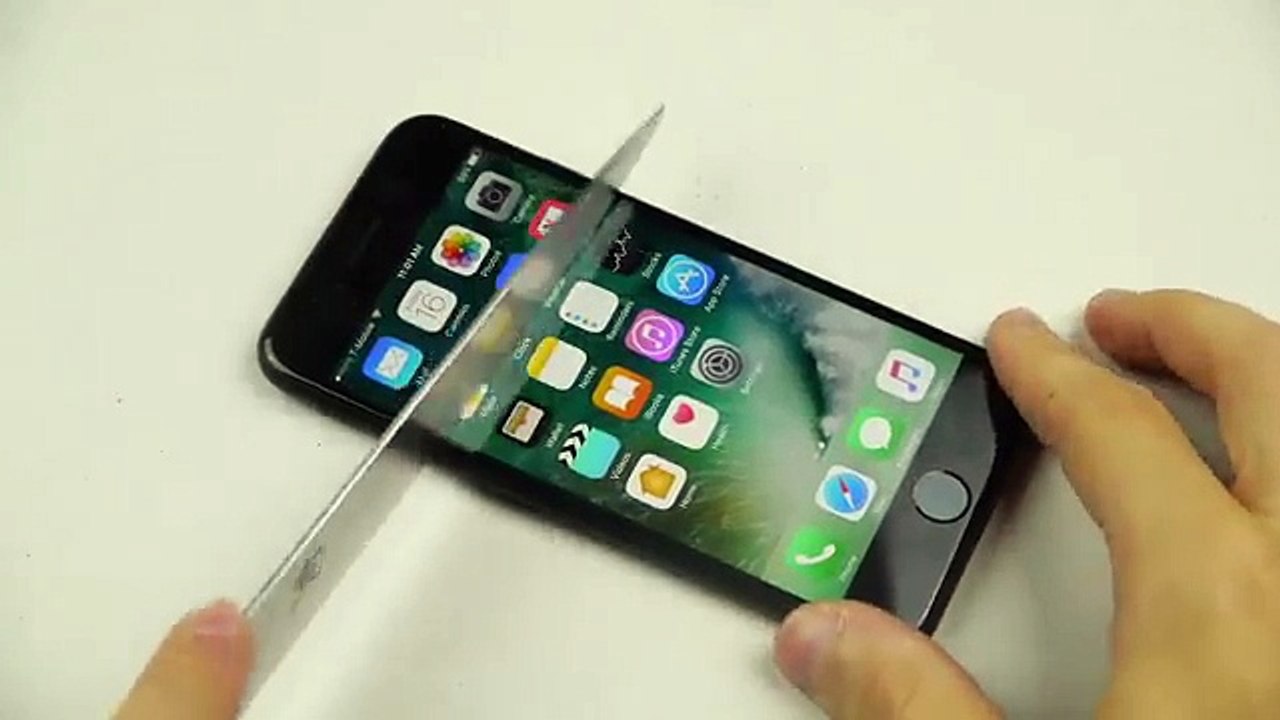 iPhone 7 Hammer & Knife Scratch Test!