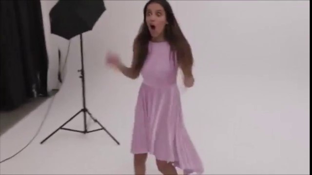 Cette robe change de couleur sur commande d'un iPad !!