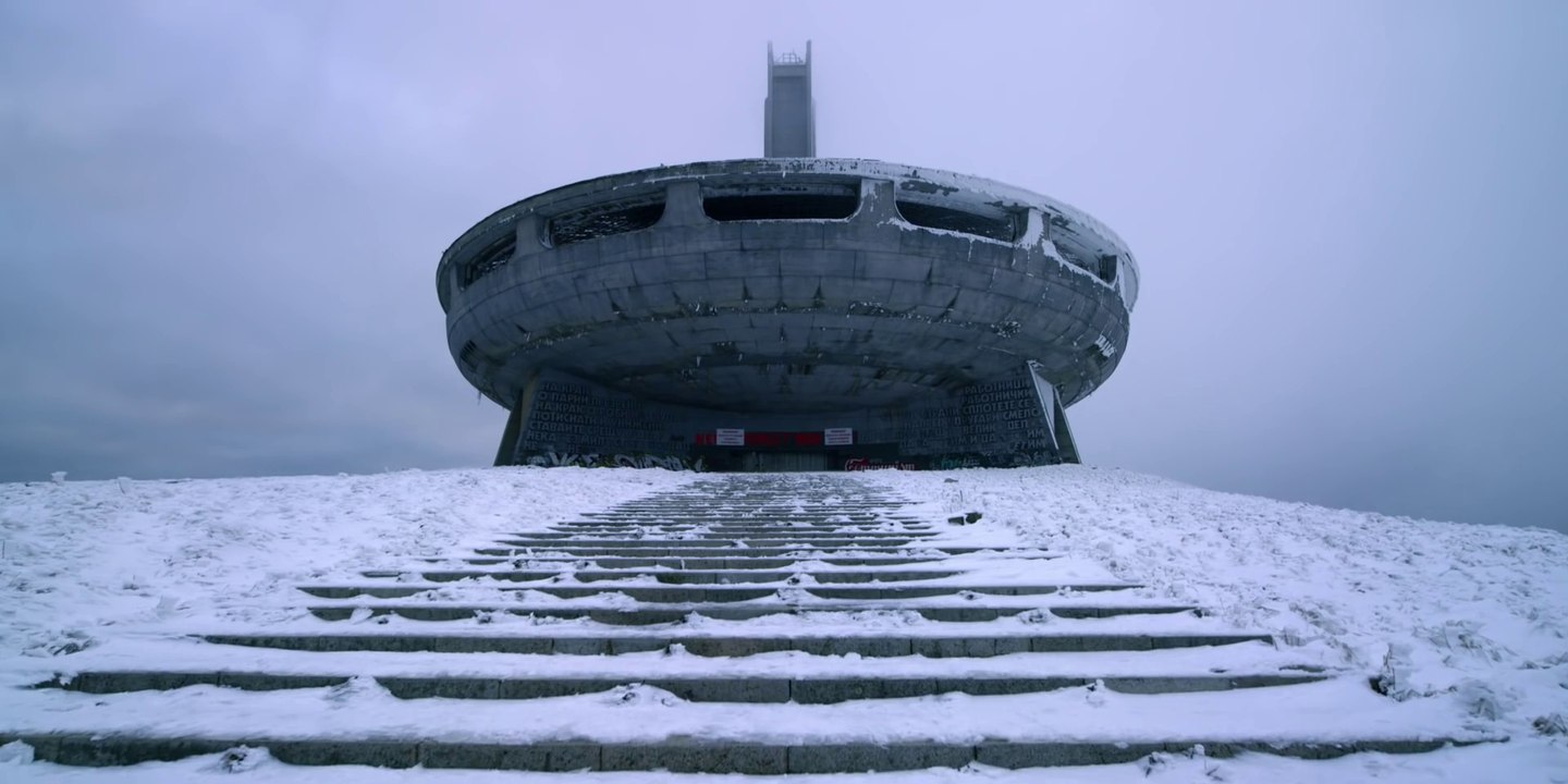 QG abandonné de l'URSS en bulgarie visité par des skieurs freestyle !