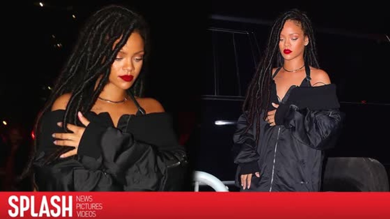 Versteckt Rihanna ihr Halloweenkostüm unter ihrer Jacke?
