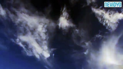 Böylesi görülmedi! Bulutların arasındaki uçağa...