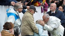 Abschluss der Schwedenreise: Papst Franziskus hält Messe in Fußballstadion