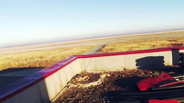 Украинский танк на полном ходу, с разворота снял боевика