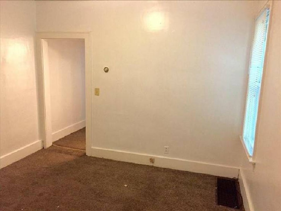 $750 / 3br - 3 bedroom ...quiet block South Utica