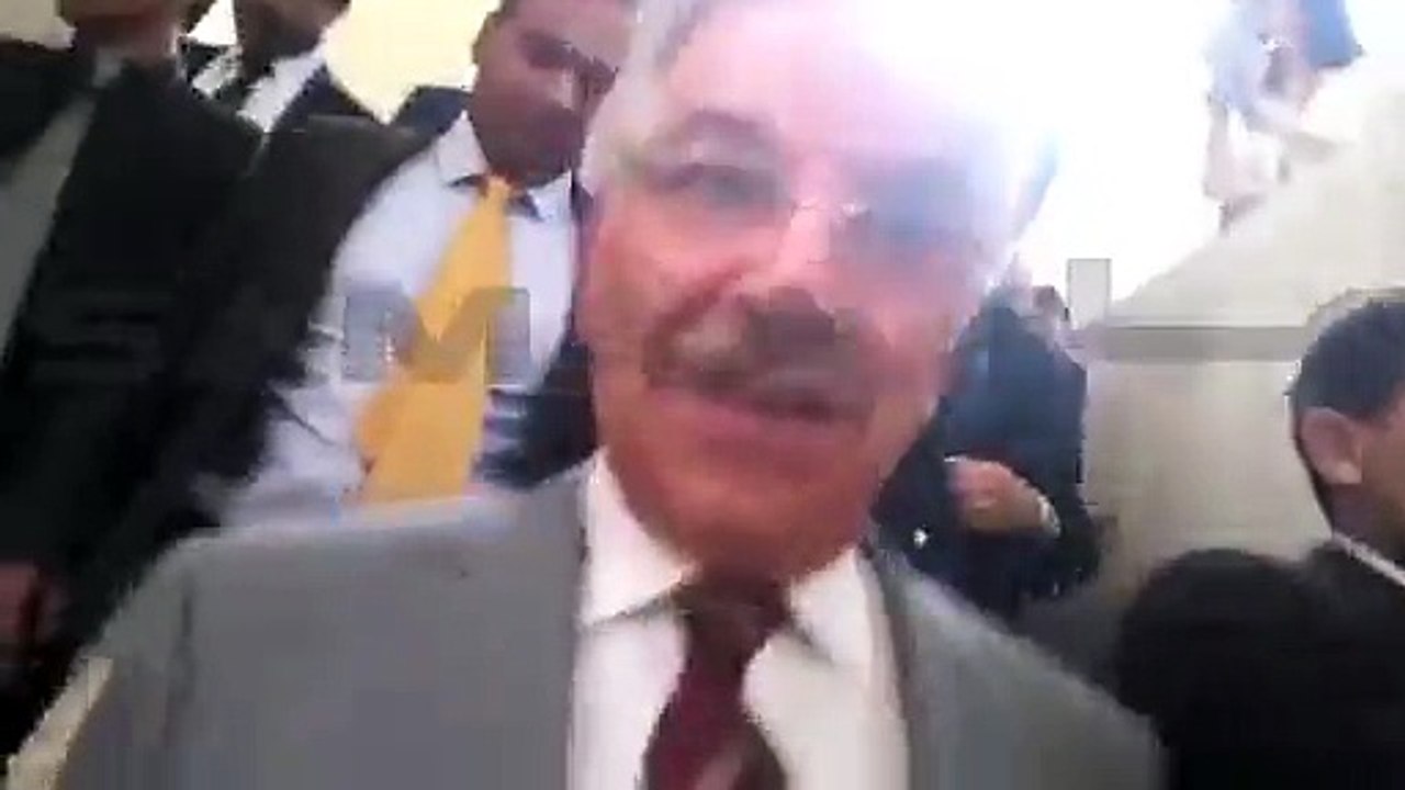 Leaked Video of Naeem Bukhari and Khawaja Asif in Supreme Court