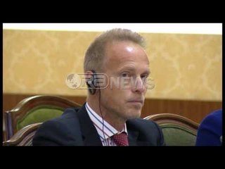 Ora News - Meta: Demokracisë shqiptare i duhen institucione të forta, jo individë