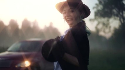 Harley Quinn Cosplays Mafia