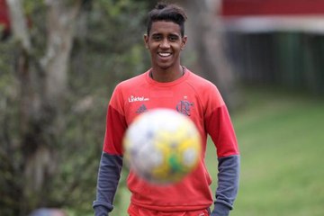 下载视频: Gabriel confia no Maracanã e na torcida rubro-negra para vencer o clássico