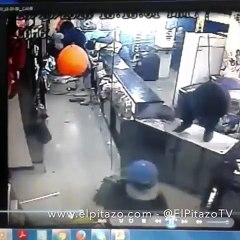 Cámaras de seguridad captaron cuando motorizados asaltaron panadería en Villa de Cura